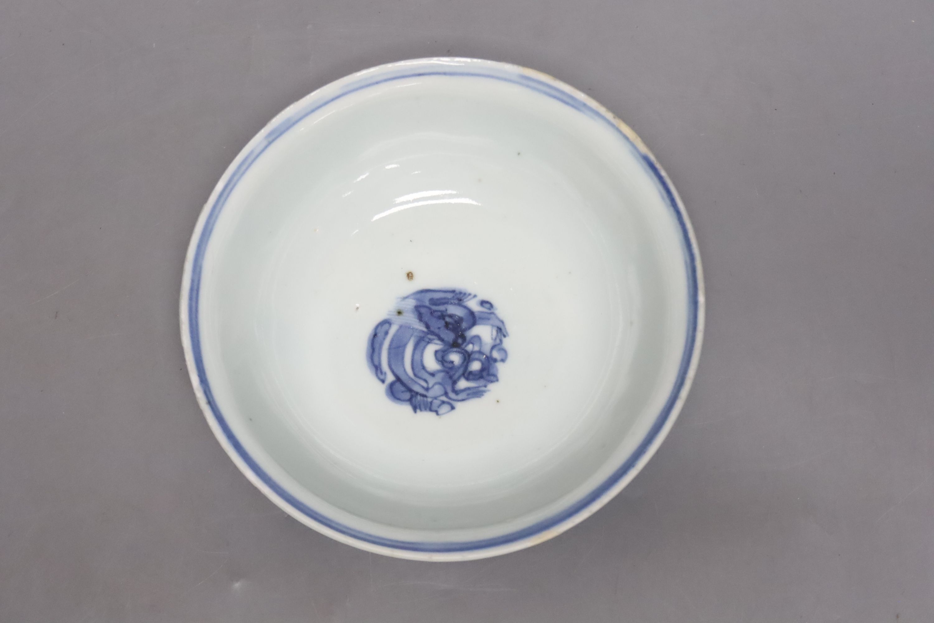 A Chinese Kangxi blue and white bowl, diameter 15cm